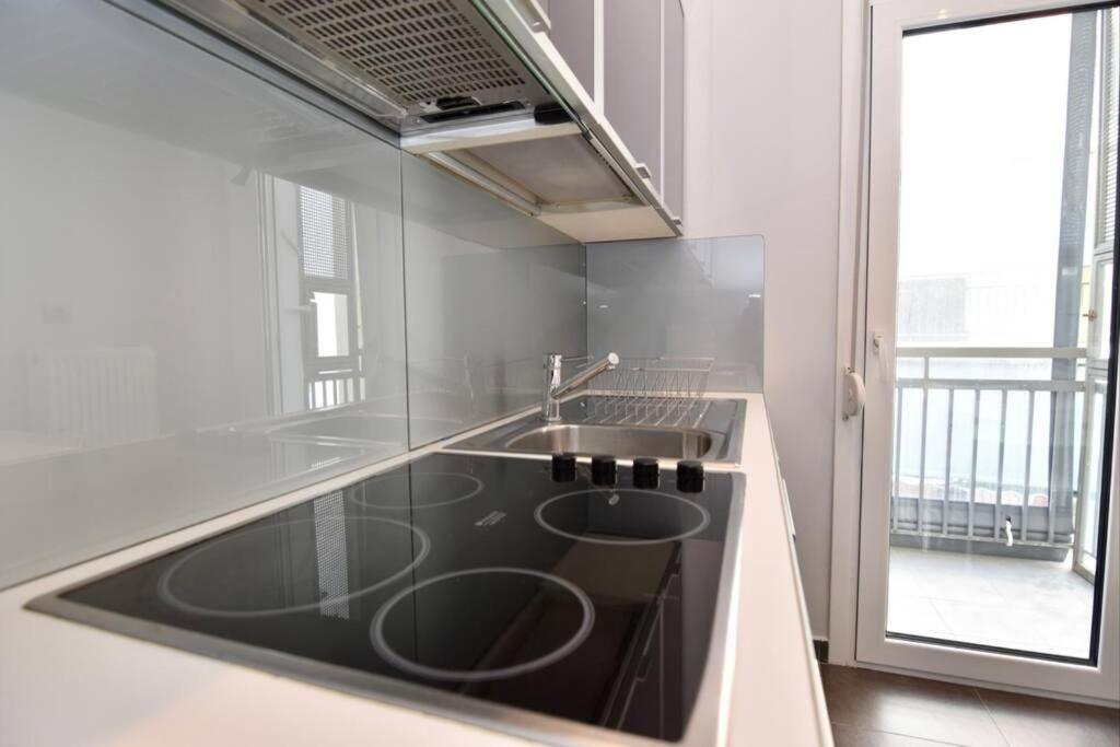 Modern Apartment In The Heart Of The City Лариса Экстерьер фото