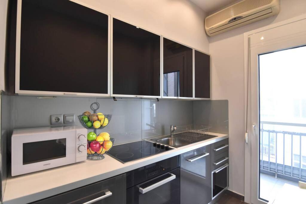 Modern Apartment In The Heart Of The City Лариса Экстерьер фото