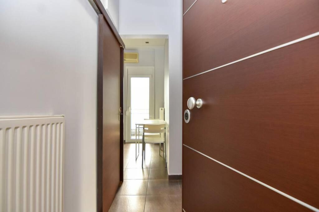 Modern Apartment In The Heart Of The City Лариса Экстерьер фото