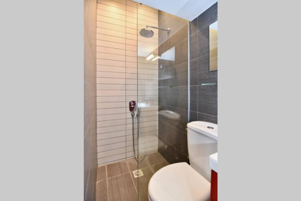 Modern Apartment In The Heart Of The City Лариса Экстерьер фото